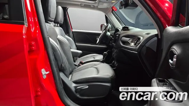 Jeep Renegade — Фото автомобиля 16