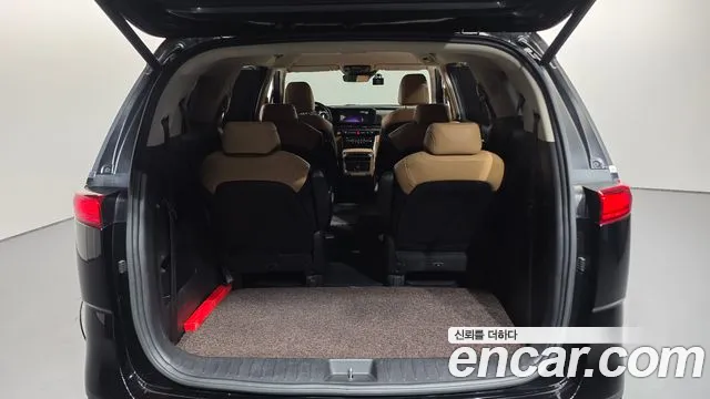 Kia Carnival Generation 4 — Фото автомобиля 26