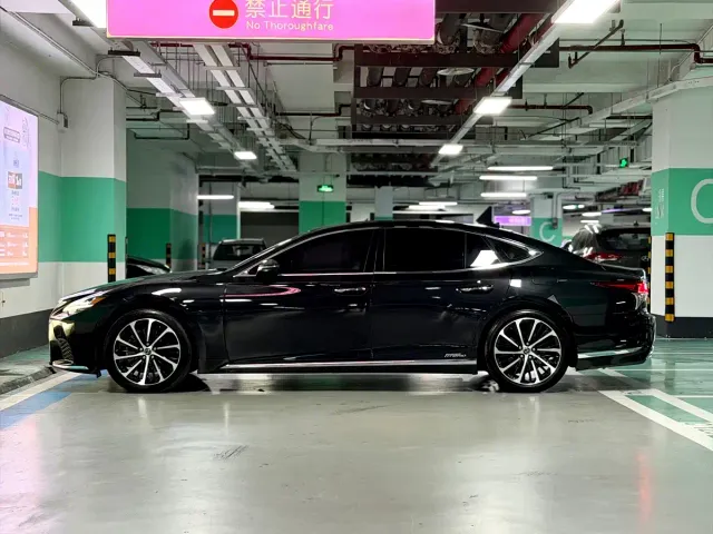Lexus LS — Фото автомобиля 4