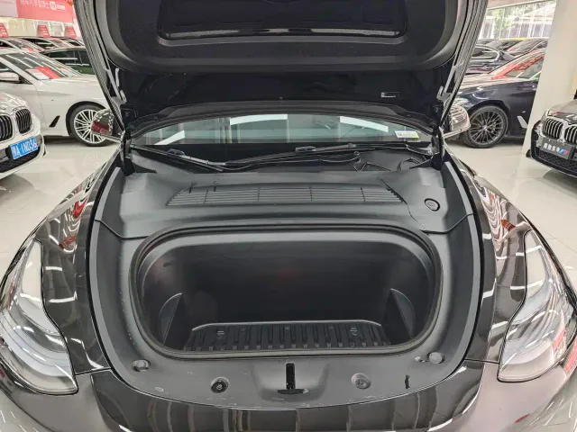 Tesla Model Y — Фото автомобиля 21