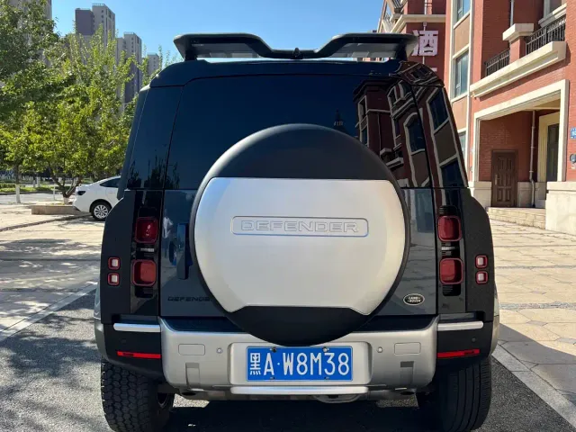 Land Rover Defender — Фото автомобиля 7