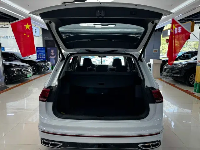 Volkswagen Tiguan L — Фото автомобиля 15
