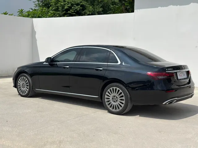 Mercedes-Benz E-Class — Фото автомобиля 21