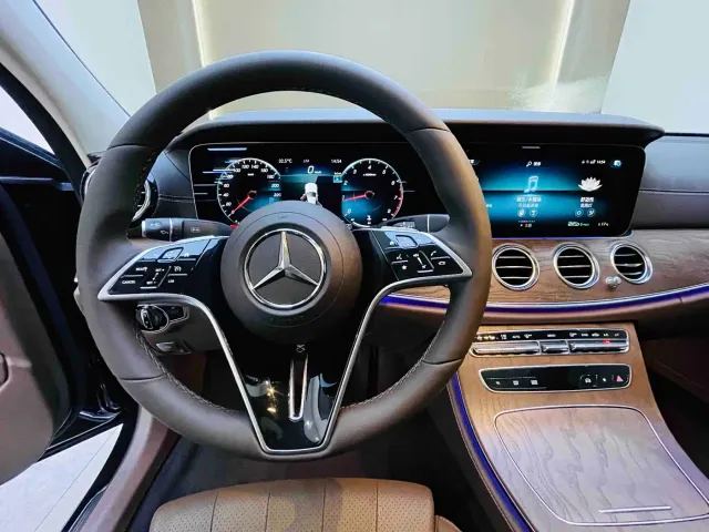 Mercedes-Benz E-Class — Фото автомобиля 9