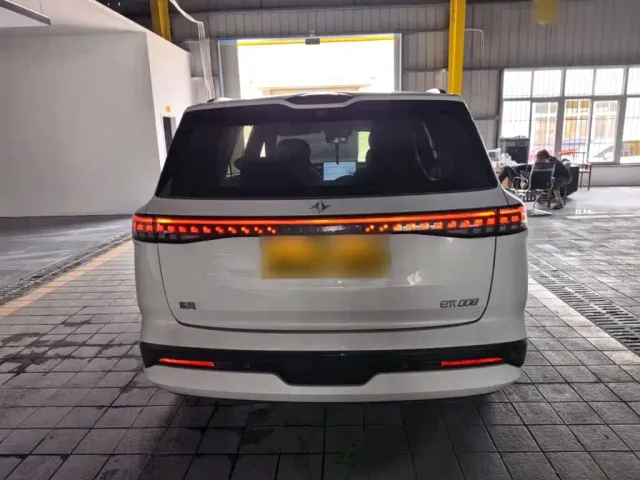 Dongfeng Yipai eπ008 2024 210Max Range Extender 6-Seater — Фото автомобиля 5
