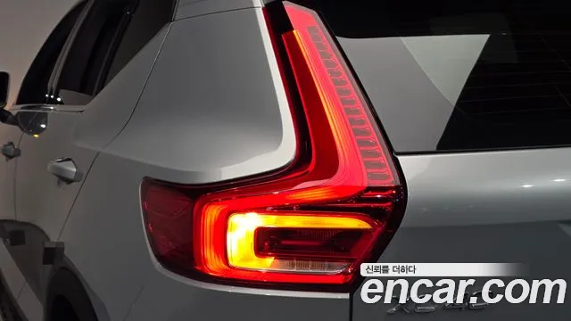 Volvo XC40 — Фото автомобиля 7