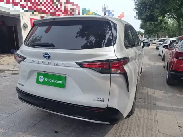 Toyota Sienna — Фото автомобиля 6