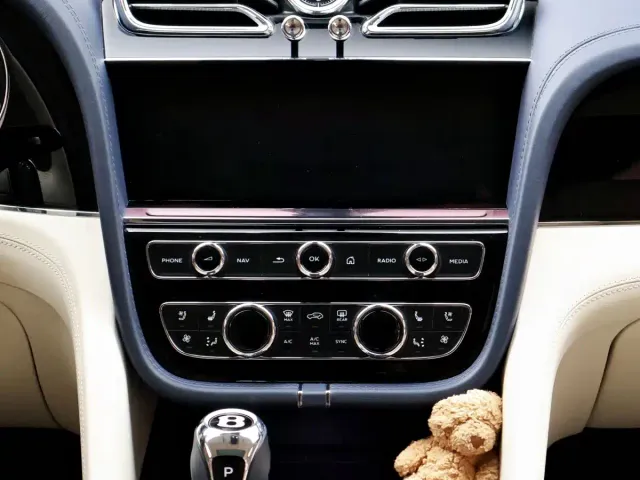 Bentley Bentayga — Фото автомобиля 18