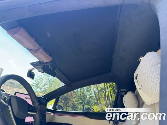 Tesla Model X — Фото автомобиля 11