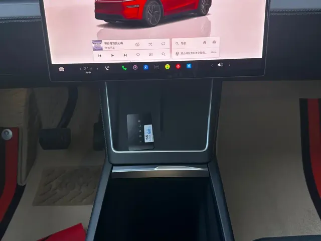 Tesla Model Y — Фото автомобиля 24