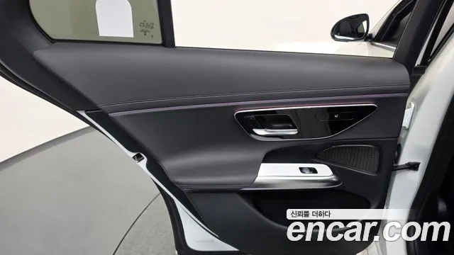 Mercedes-Benz E-Class — Фото автомобиля 24