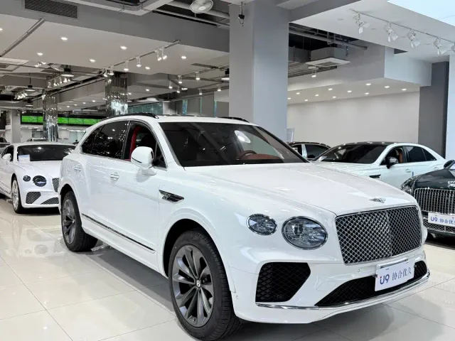Bentley Bentayga — Фото автомобиля 3