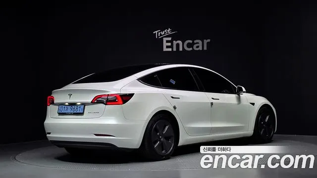 Tesla Model 3 — Фото автомобиля 2