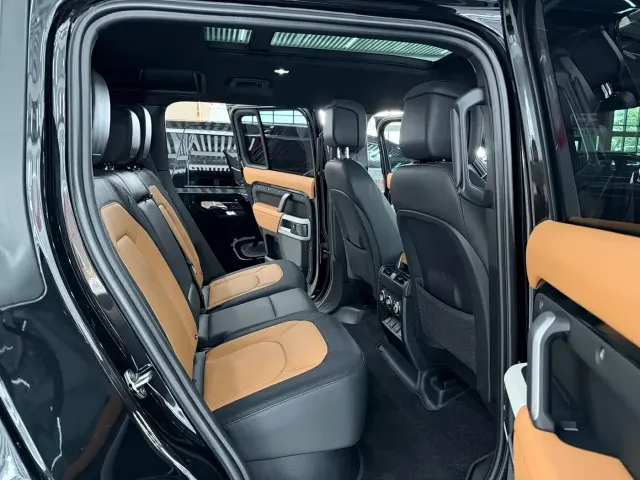 Land Rover Defender — Фото автомобиля 12