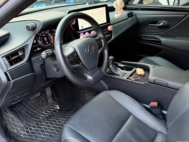 Lexus ES — Фото автомобиля 4