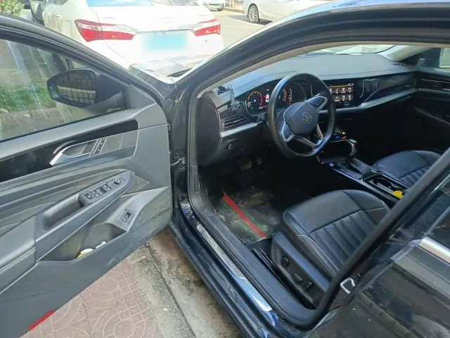 Volkswagen Passat — Фото автомобиля 12