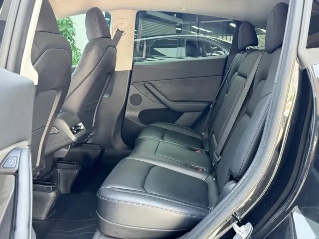 Tesla Model Y — Фото автомобиля 6