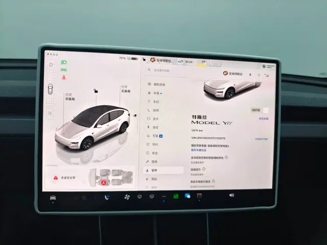 Tesla Model Y L — Фото автомобиля 6