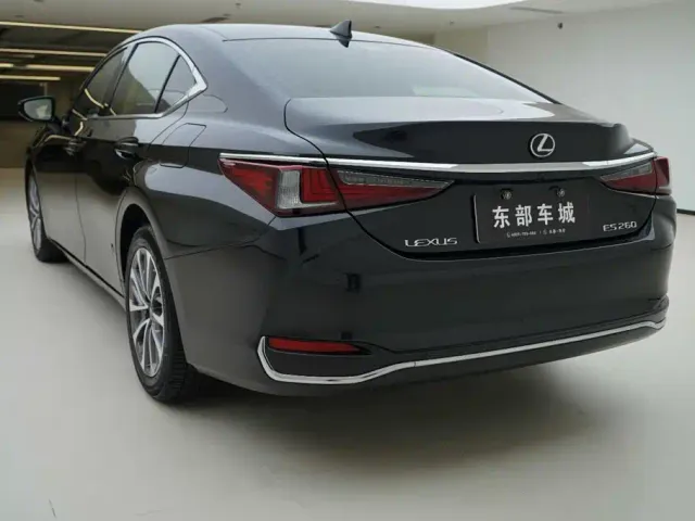 Lexus ES — Фото автомобиля 4