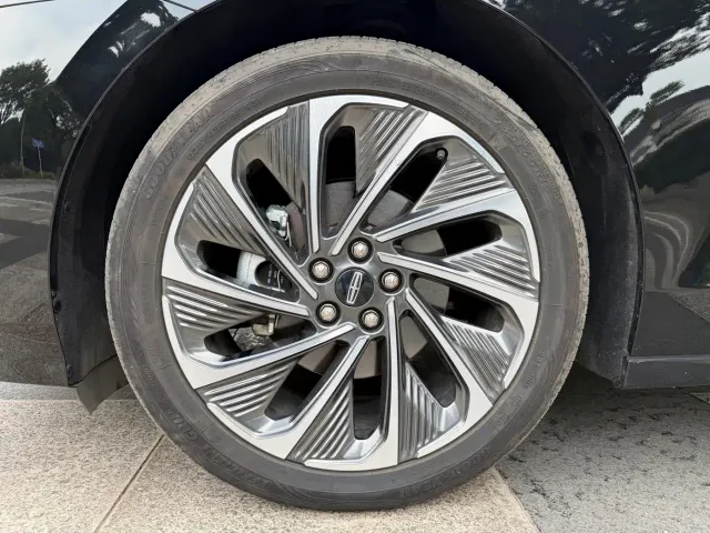 Lincoln Z — Фото автомобиля 11