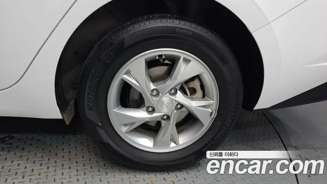 Hyundai AVANTE Avante (CN7) — Фото автомобиля 20