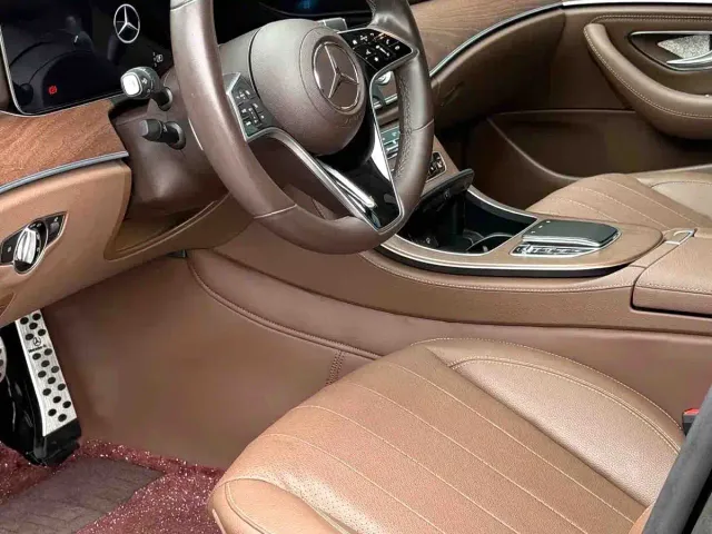 Mercedes-Benz E-Class — Фото автомобиля 7