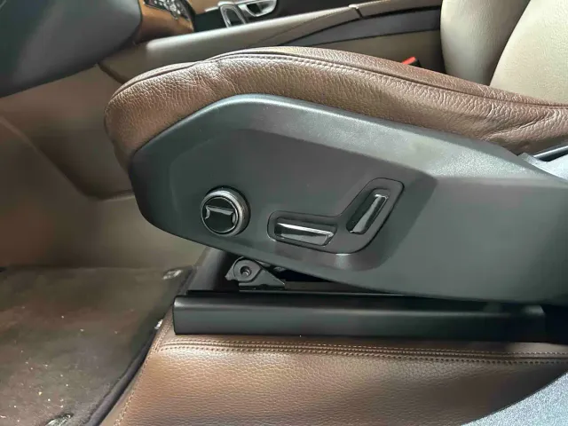 Volvo XC90 — Фото автомобиля 12