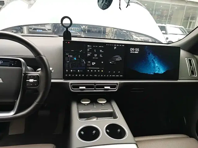 Li Auto L9 — Фото автомобиля 12