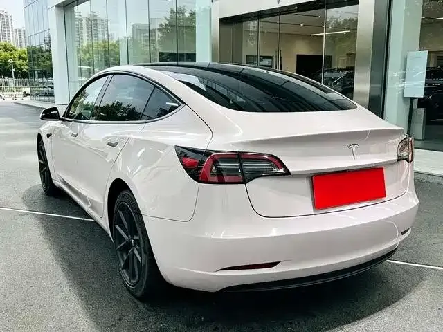 Tesla Model 3 — Фото автомобиля 6