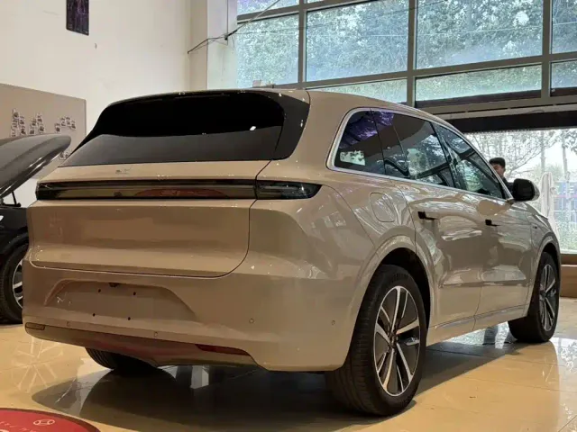 Li Auto L6 — Фото автомобиля 7