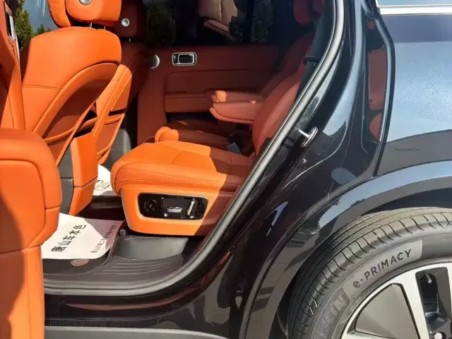 Li Auto L8 — Фото автомобиля 11