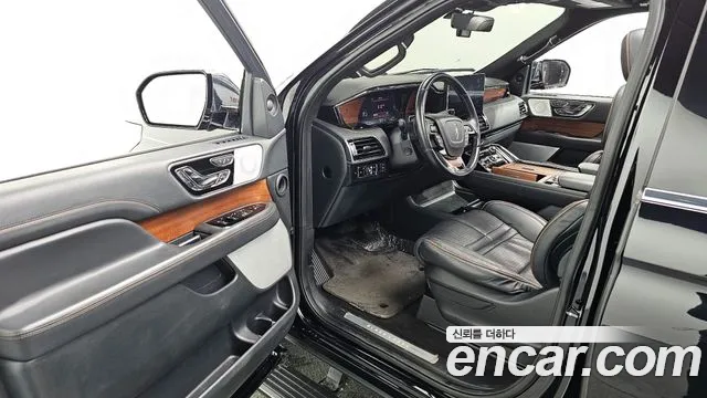 Lincoln Navigator — Фото автомобиля 10
