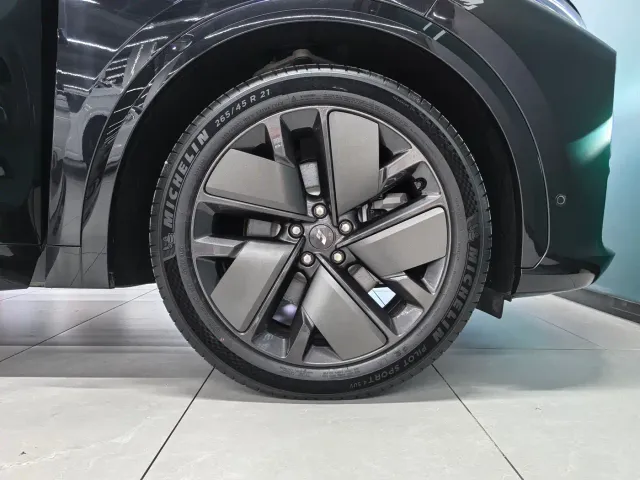 Li Auto L7 — Фото автомобиля 29