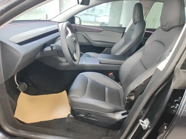 Tesla Model Y — Фото автомобиля 14