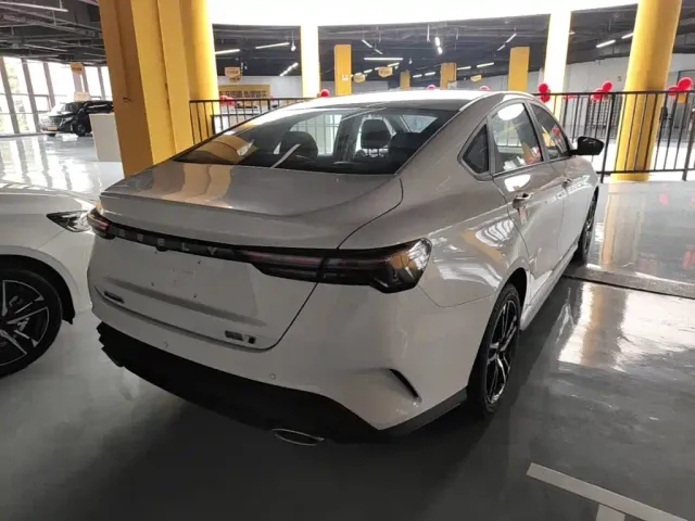 Geely Binrui — Фото автомобиля 6