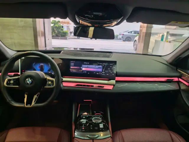 BMW 5 Series — Фото автомобиля 10