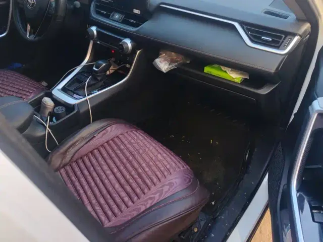 Toyota RAV4 — Фото автомобиля 8
