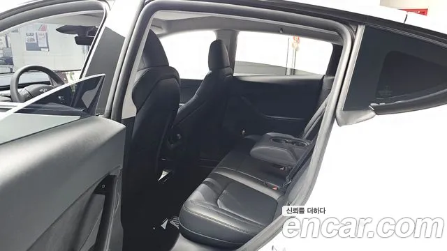 Tesla Model Y — Фото автомобиля 12