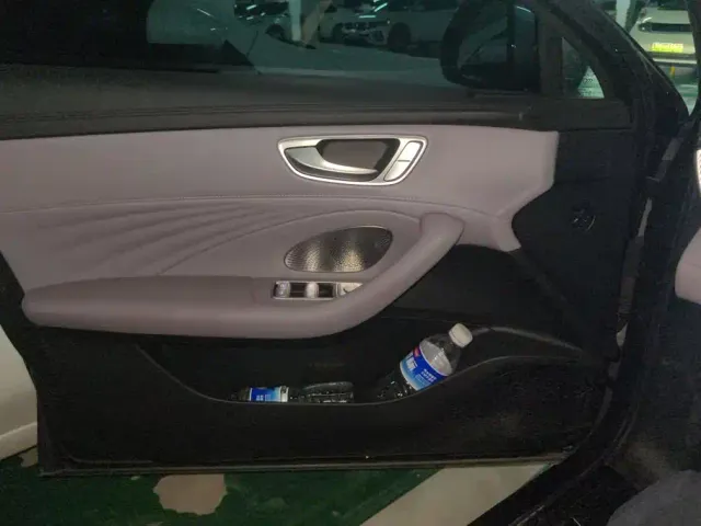 Roewe M7 DMH — Фото автомобиля 7