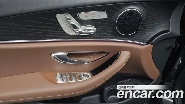 Mercedes-Benz E-Class — Фото автомобиля 26