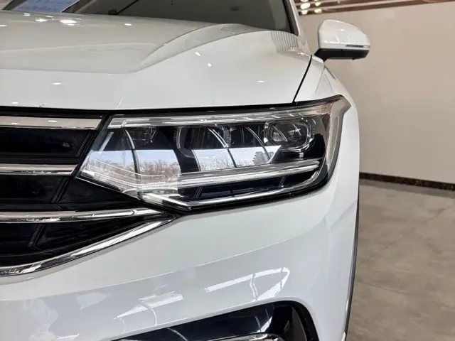 Volkswagen Tiguan L — Фото автомобиля 7