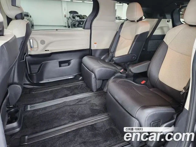 Toyota Sienna — Фото автомобиля 16