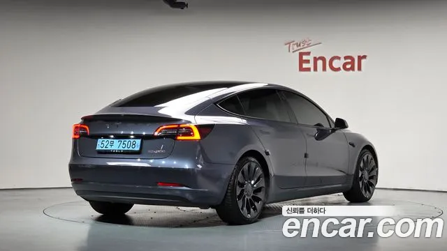 Tesla Model 3 — Фото автомобиля 2