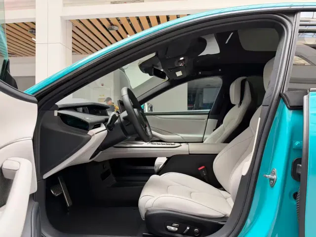 Xiaomi SU7 — Фото автомобиля 11