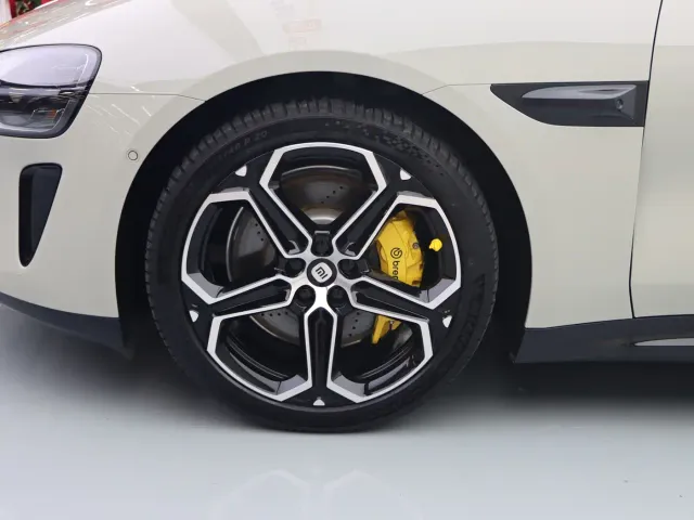 Xiaomi SU7 — Фото автомобиля 4