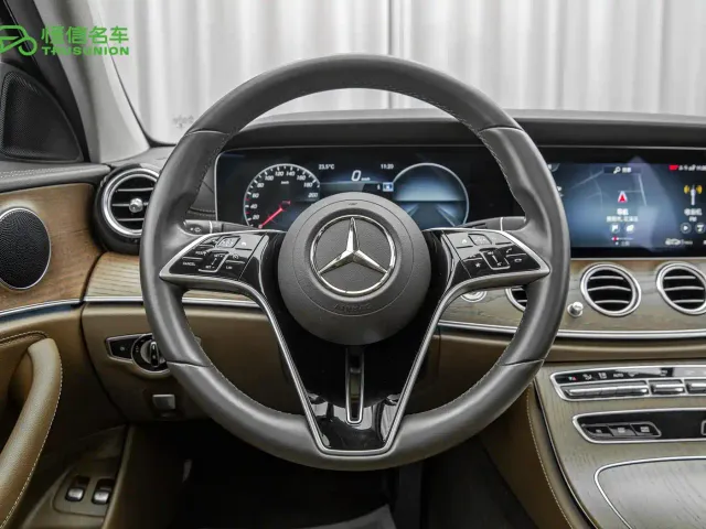 Mercedes-Benz E-Class — Фото автомобиля 17