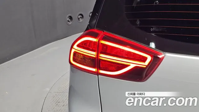 Kia Niro — Фото автомобиля 8