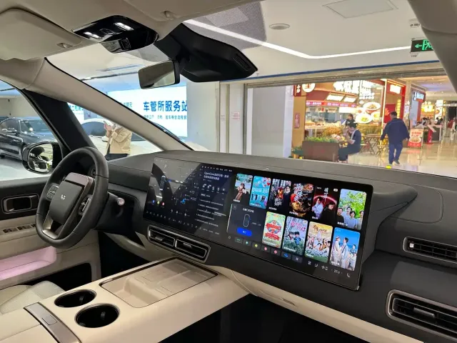 Li Auto MEGA — Фото автомобиля 7