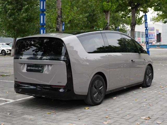 Li Auto MEGA — Фото автомобиля 5