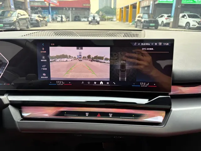 BMW 5 Series — Фото автомобиля 14